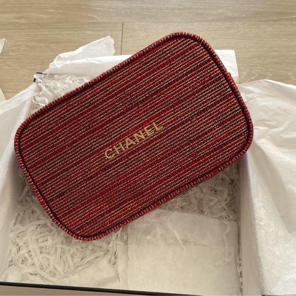 CHANEL Limited Edition Tweed makeup Bag in Red - Picture 5 of 9